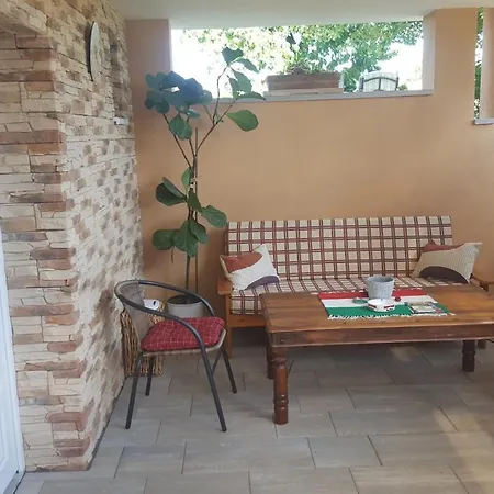 Gyoengyvirag Apartment
